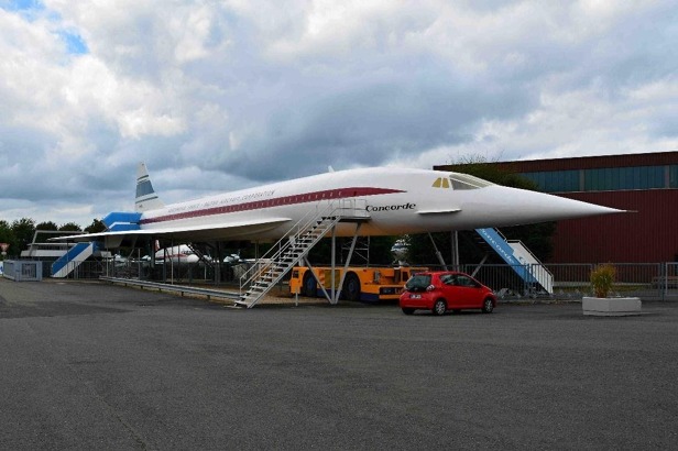 Replika letadla Concorde, s imatrikulací F-WTSA, zařízené jako restaurace se 150 místy!