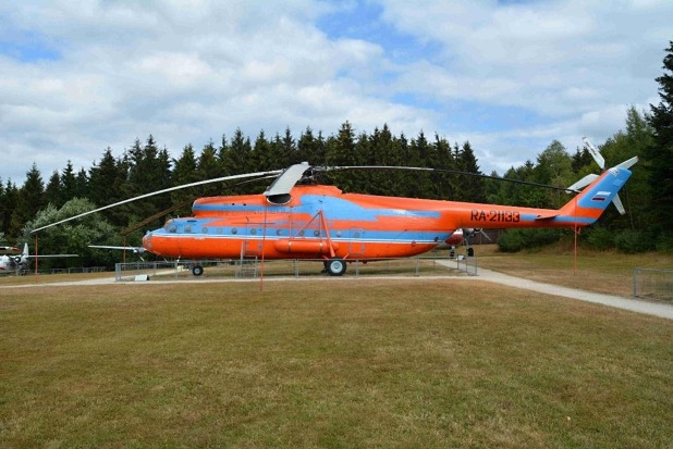 Neskutečný transportní vrtulník Mil Mi-6 z Aeroflotu.