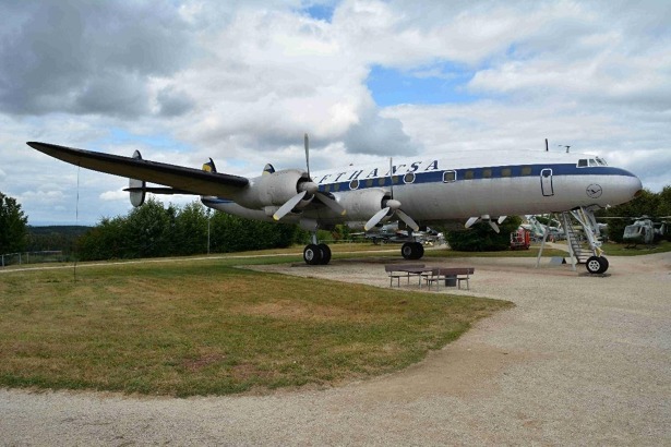 Nezaměnitelný Lockheed L-1049 Super Constellation s imatrikulací D-ALIN, v barvách společnosti Lufthansa