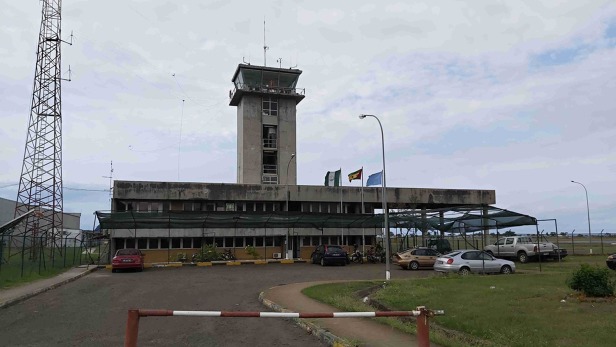 Věž a technické zázemí letiště Sao Tome International Airport