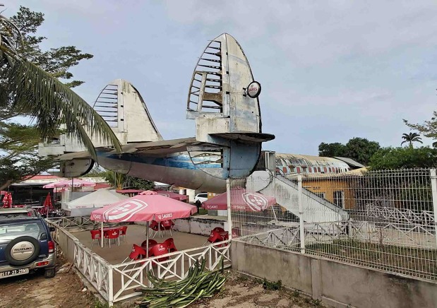 Současný stav Super Constellation s přístavbou restaurace Aeroplane Wings