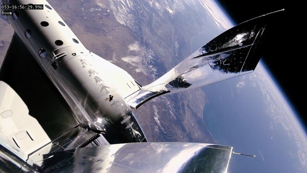  Spaceship Two na hranici vesmíru. Zdroj Virgin Galactic