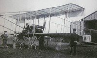 26. května 1910 vzlétl Henri-Marie Jullerot z Malesického dostihového závodiště na letadle Farman 26. května 1910 vzlétl Henri-Marie Jullerot z Malesického dostihového závodiště na letadle Farman