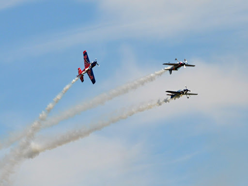 The Flying Bulls Aerobatics Team na Chebském letišti v roce 2017