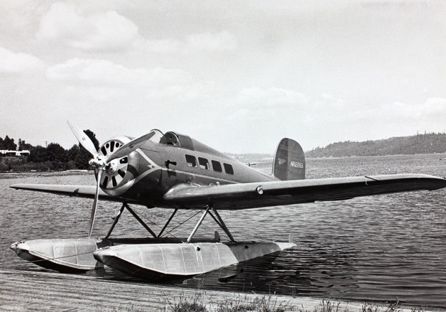 Lockheed Aurora Wileyho Posta v Rentonu před odletem na Aljašku