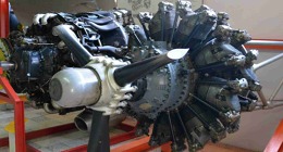 Legendární motor z firmy Pratt and Whitney, verze R-2800-CB17 o výkonu 2,500 hp (1,890 kW)