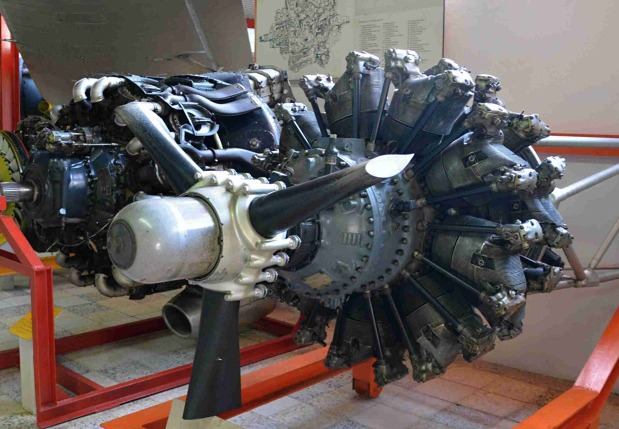 Legendární motor z firmy Pratt and Whitney, verze R-2800-CB17 o výkonu 2,500 hp (1,890 kW)