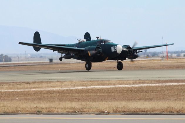 Zrestaurovaný Lockheed PV-2 Ventura startuje k předváděcímu letu