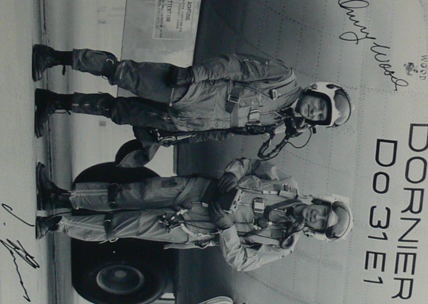 Testovací piloti Drury Wood a Dieter Thomas před Do 31 E1 (Foto Deutches Museum)