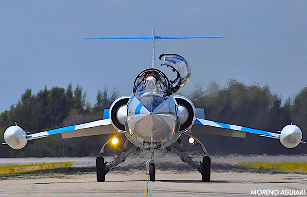 Legenda Lockheed F-104 při pojíždění. Autor: William Missimer