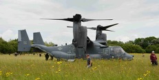 Bell Boeing V-22 Osprey, při oslavách 75 výročí vylodění v Normandii Bell Boeing V-22 Osprey, při oslavách 75 výročí vylodění v Normandii
