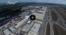 Vídeň Schwechat: Přelet mezinárodního letiště v plném provozu a letmé přistání během pandemie
