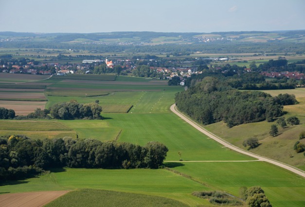 Pěkný pohled na letiště Burgheim