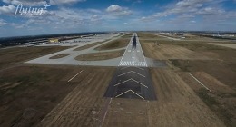 Lipsko: Letmé přistání v evropské bázi DHL Express kde jezdí letadla po mostě