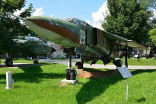 MIG-23UB a Tornado GR1B v pozadí