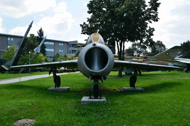 Pěkný čelní pohled na MIG-15