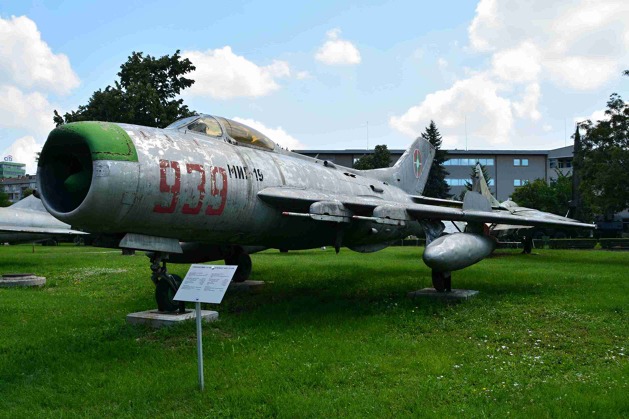 MIG-19PM 