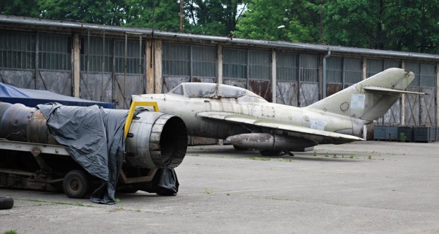 MiG čekající na restaurování