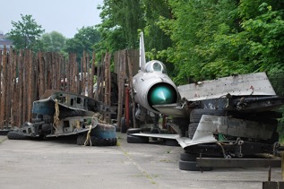 MiG čekající na restaurování