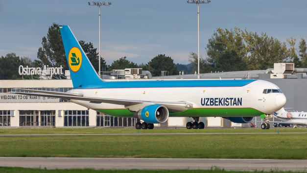 Uzbekistan Airw na letišti v Ostravě