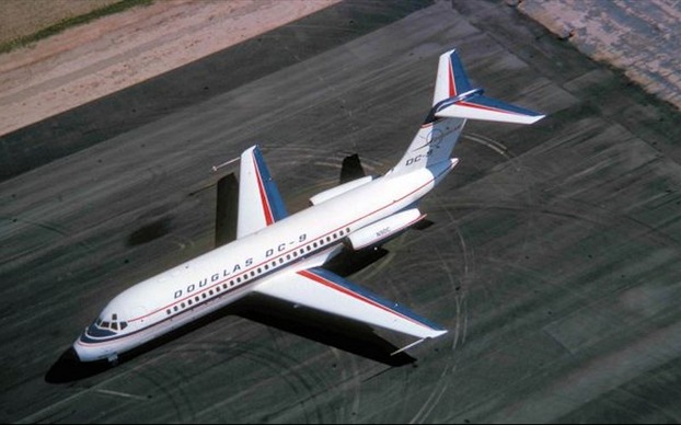 První Douglas DC-9 (N9DC) připraven k historickému prvnímu startu z Long Beach Airport dne 25. února 1965. Foto: archiv Douglas Aircraft Corporation 