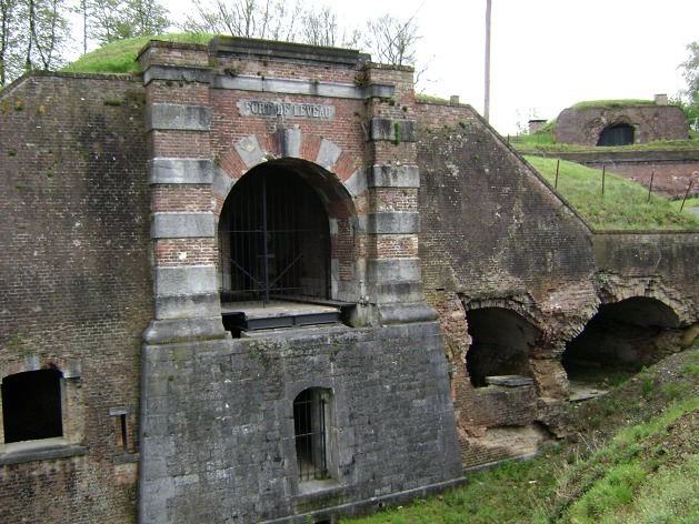 Impozantní pevnost Fort De Leveau