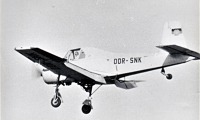 V dubnu 1984 Čmeláka do muzea přeletěl z tehdejší NDR legendární zkušební pilot Stanislav Sklenář V dubnu 1984 Čmeláka do muzea přeletěl z tehdejší NDR legendární zkušební pilot Stanislav Sklenář