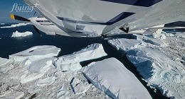 Přistání nedaleko Ledovcového fjordu zapsaného v UNESCO