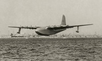 Hughes Aircraft H-4 Hercules při svém prvním a posledním letu Hughes Aircraft H-4 Hercules při svém prvním a posledním letu