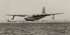 Hughes Aircraft H-4 Hercules při svém prvním a posledním letu Hughes Aircraft H-4 Hercules při svém prvním a posledním letu