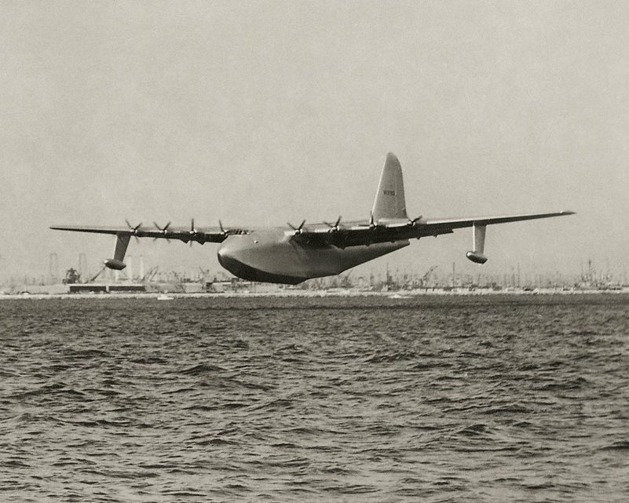 Hughes Aircraft H-4 Hercules při svém prvním a posledním letu