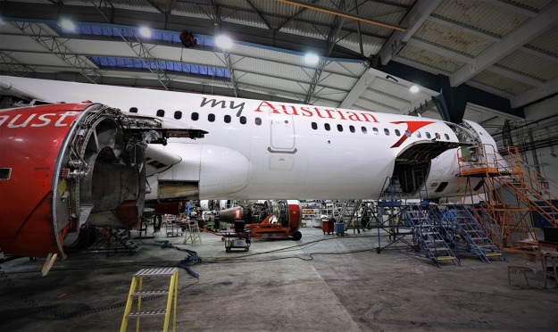 csat_austrian_airlines_hangar.jpg