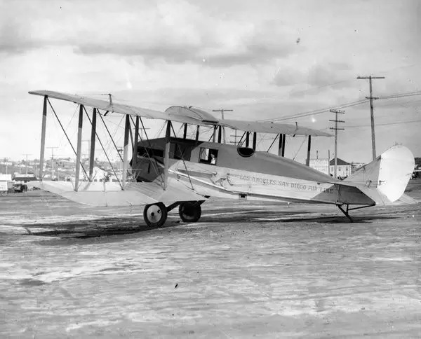 Ryan Standard společnosti Ryan Airlines, která byla propagována pod obchodním názvem „Los Angeles-San Diego Air Line“ 