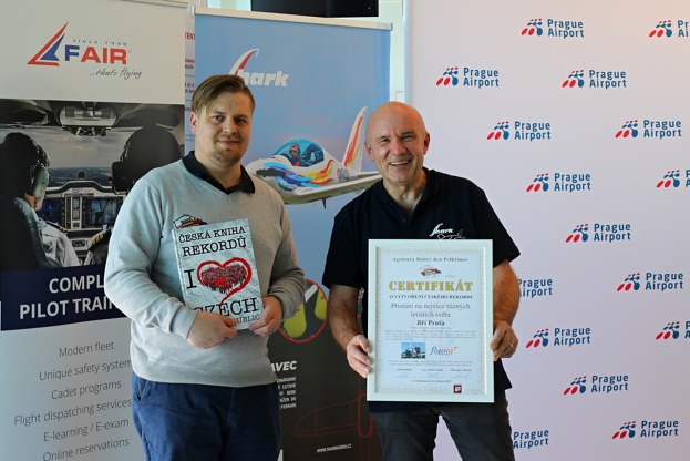 Předání certifikátu o zapsání českého národního rekordu. Foto: Martin Mareček