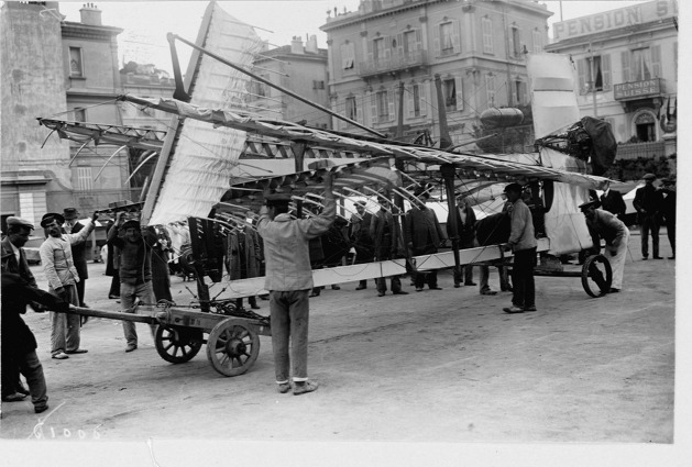 rozložený Hydravion se přepravoval na speciálním vozíku