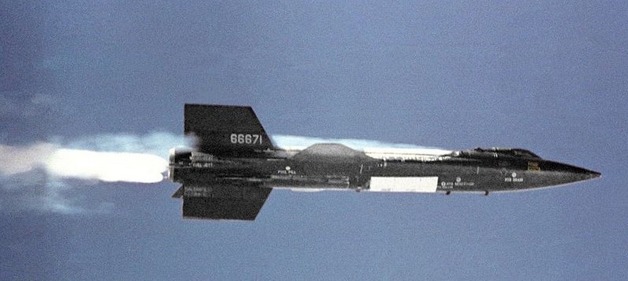 NA X-15 A2 se zapáleným raketovým motorem