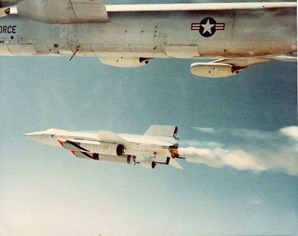 Letouny X-15 procházely během programu různými proměnami, zde je X-15 A2 opatřený ablativním materiálem na povrchu