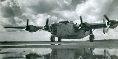 liberator_bz786_g_na_základně_raf_beaulieu.jpg