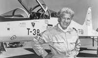 01_jacqueline_cochran_s_letounem_northrop_t-38a_talon_foto_usaf.jpg