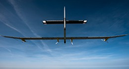 Solar Impulse startuje na cestu kolem světa