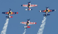 flying_bulls_aerobatics_team_foto_petr_kolmann_1.jpg