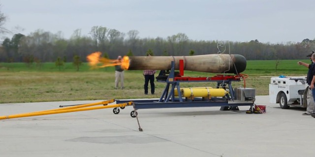 Pulzační motor střely V-1 v chodu (video)
