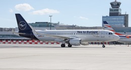 Dvacet let v Evropské unii. Pražské letiště symbolicky oslavilo kulaté výročí se speciálním livery Lufthansy