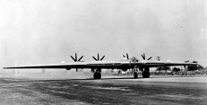 01_northrop_xb-35_před_startem_k_prvnímu_letu_foto_northrop.jpg