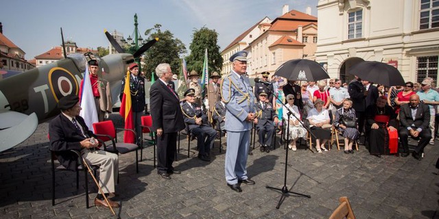 70. výročí návratu československých letců