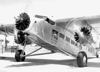 ford_tri-motor_na_letiĹˇti_v_bakersfieldu.jpg