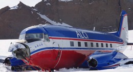 Video: Příběh znovuvzkříšení v ledu uvězněné Dakoty DC-3 jménem Lidia. Podívejte se