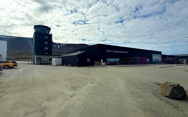Správní budova Longyearbyen (ENSB) 3.jpg