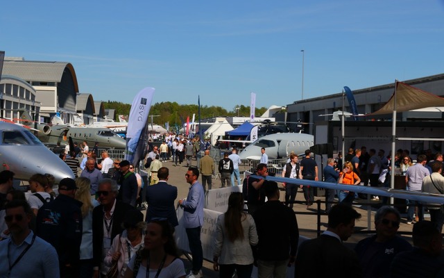 V části věnované business aviation bylo živo, ale nálada byla jiná v_části_věnované_business_aviation_bylo_živo,_ale_nálada_byla_jiná.jpg