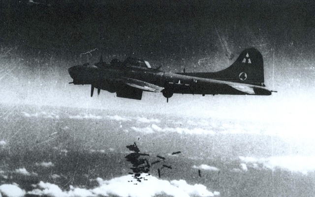 USAAF B-17 Flying Fortress usaaf_b_17_pardubice_letiště.jpg